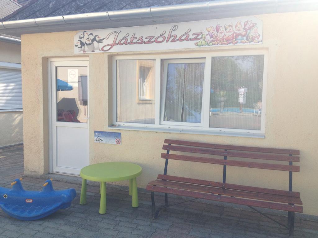 Hotel Family Balatonföldvár Eksteriør billede