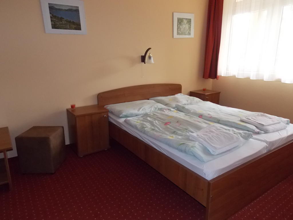 Hotel Family Balatonföldvár Eksteriør billede